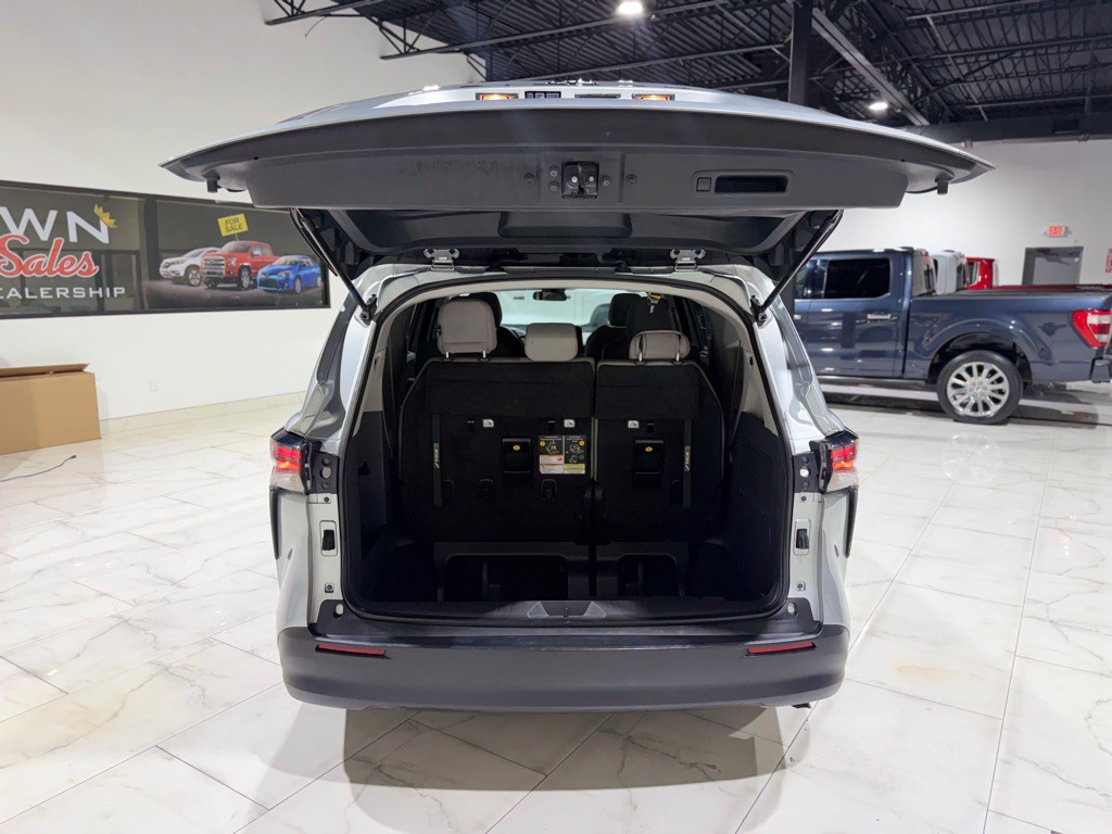 2023 Toyota Sienna Image 11