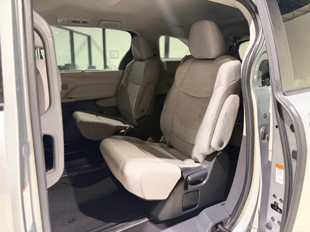 2023 Toyota Sienna Image 12
