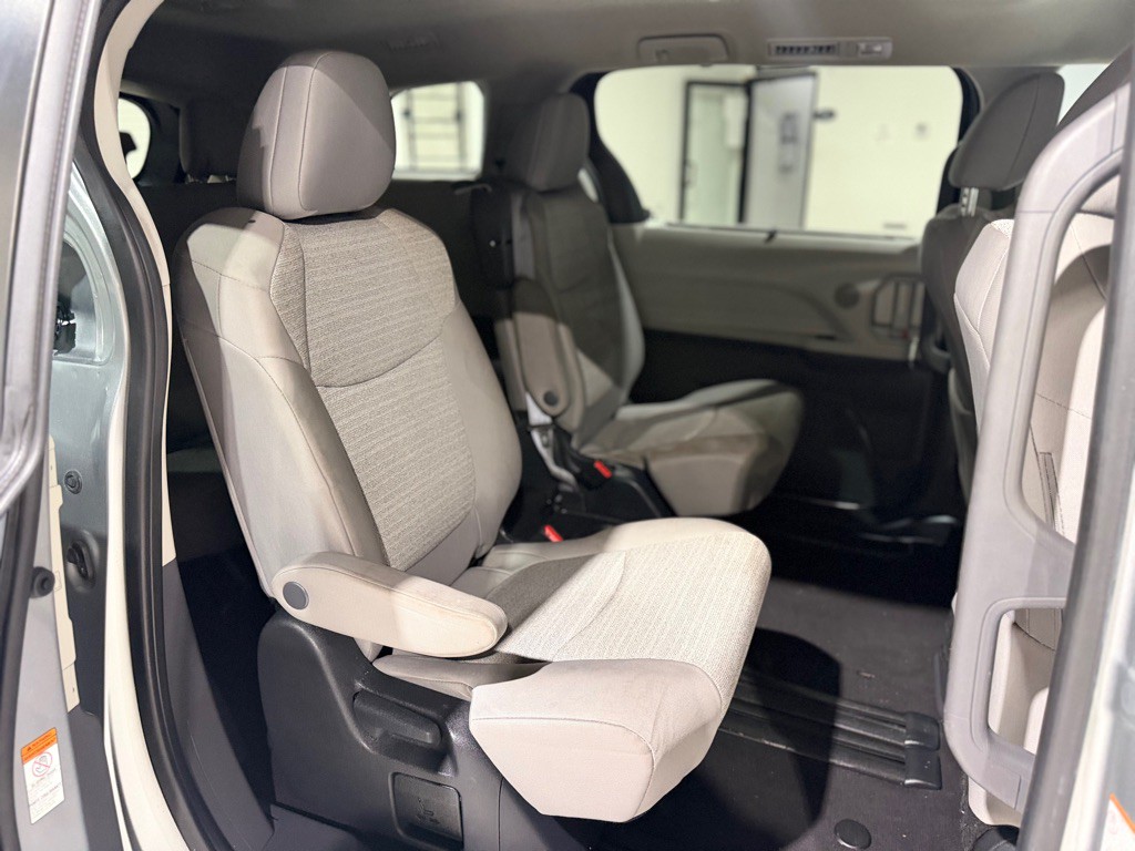 2023 Toyota Sienna Image 13
