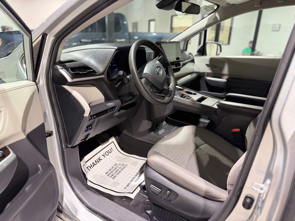 2023 Toyota Sienna Image 15