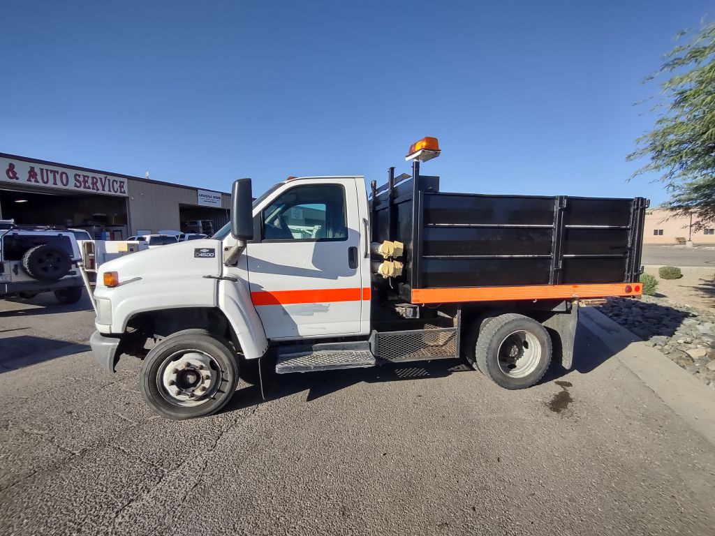 2005 Chevrolet C/K 4500 Image 1