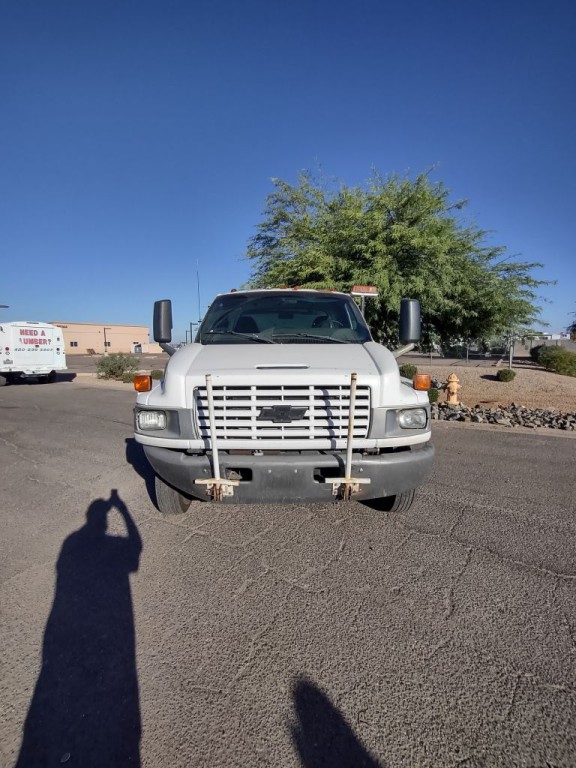 2005 Chevrolet C/K 4500 Image 2