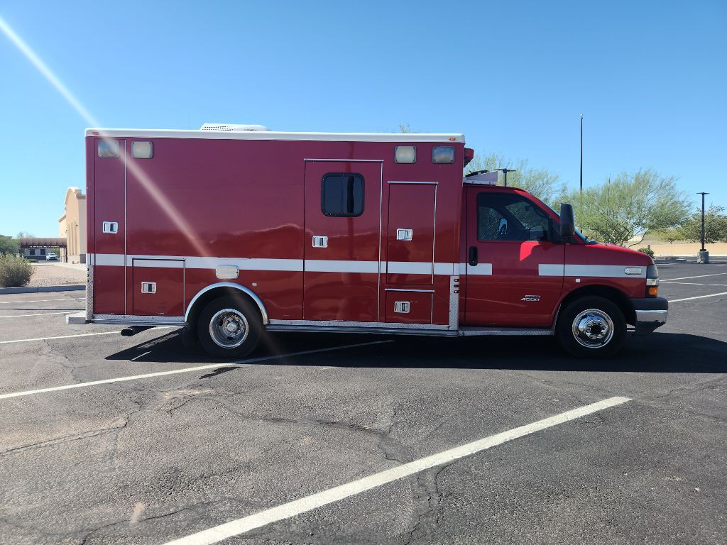 2010 Chevrolet Express Image 1
