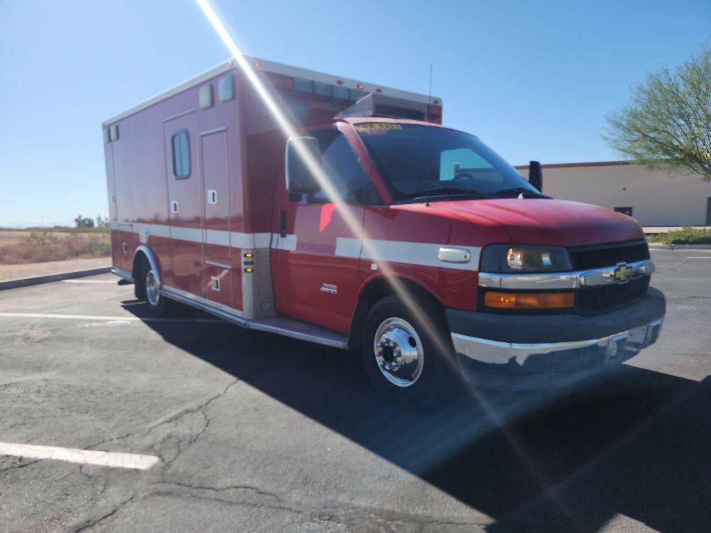 2010 Chevrolet Express Image 3