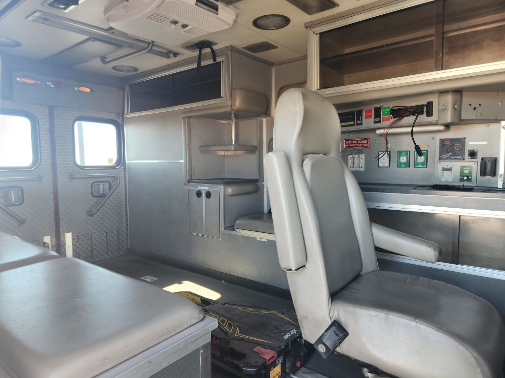 2010 Chevrolet Express Image 10