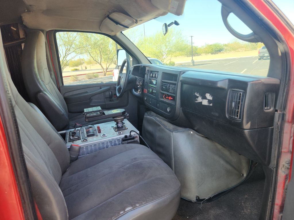2010 Chevrolet Express Image 11