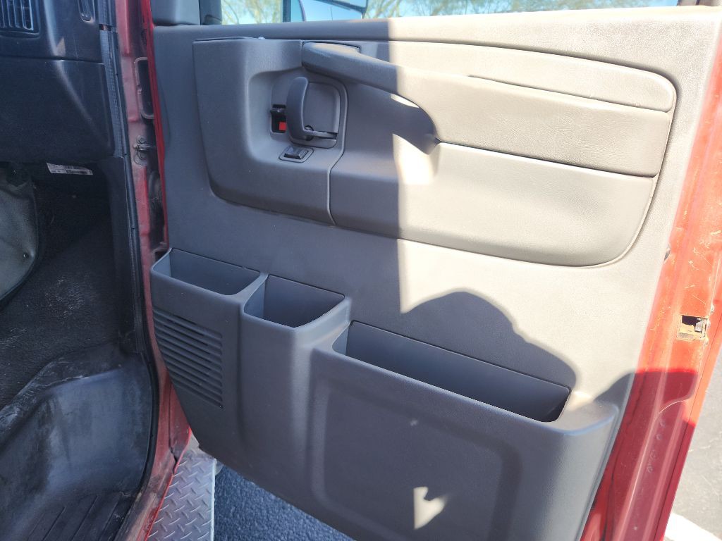 2010 Chevrolet Express Image 12