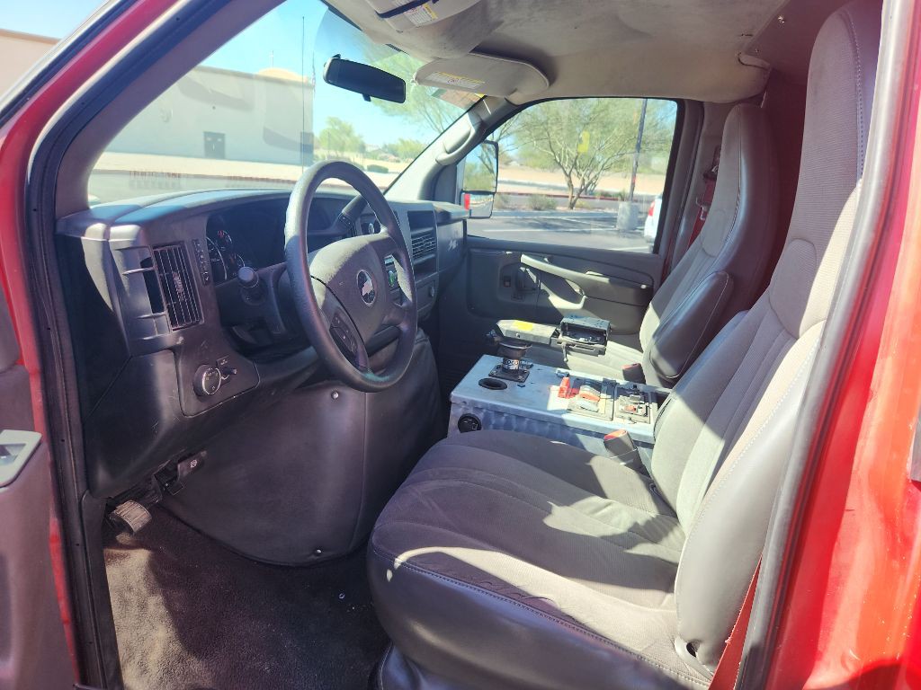 2010 Chevrolet Express Image 13