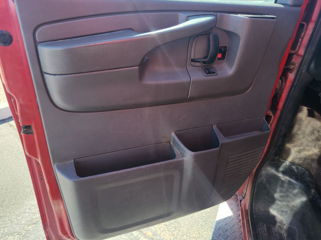 2010 Chevrolet Express Image 16