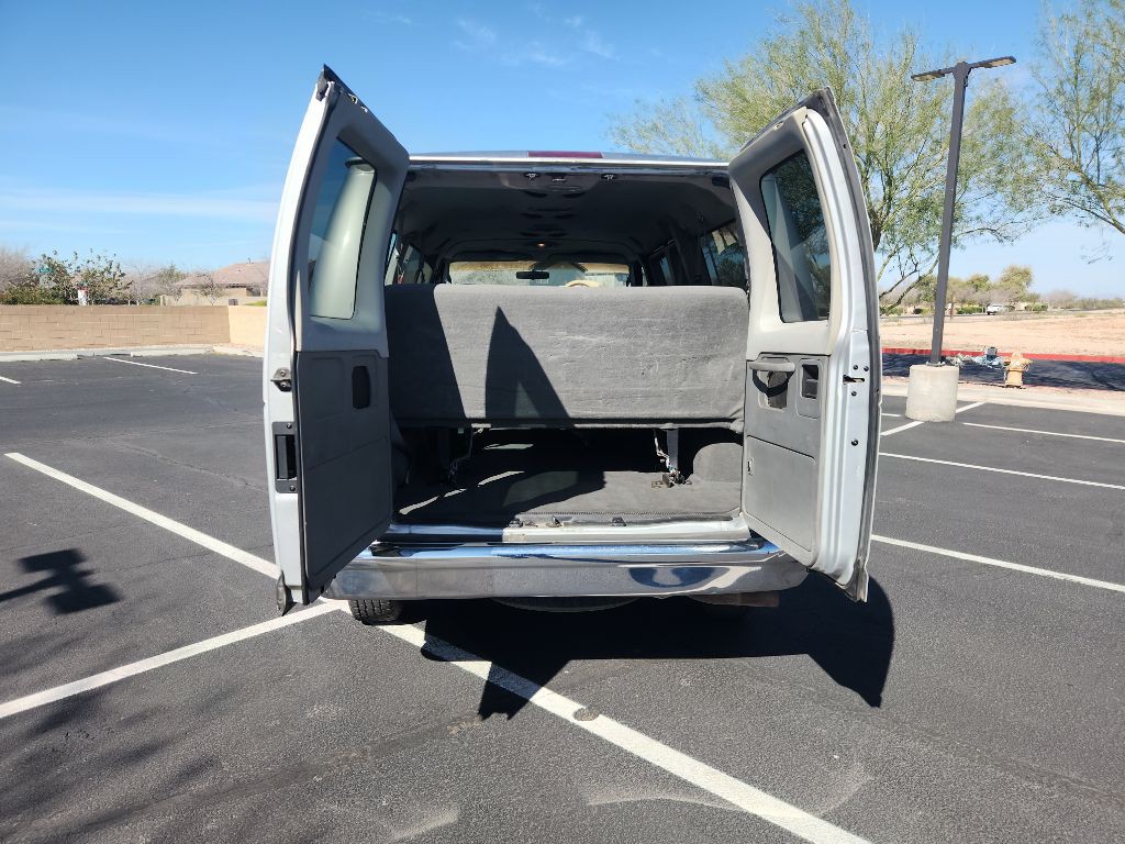 2005 Ford Econoline Image 8