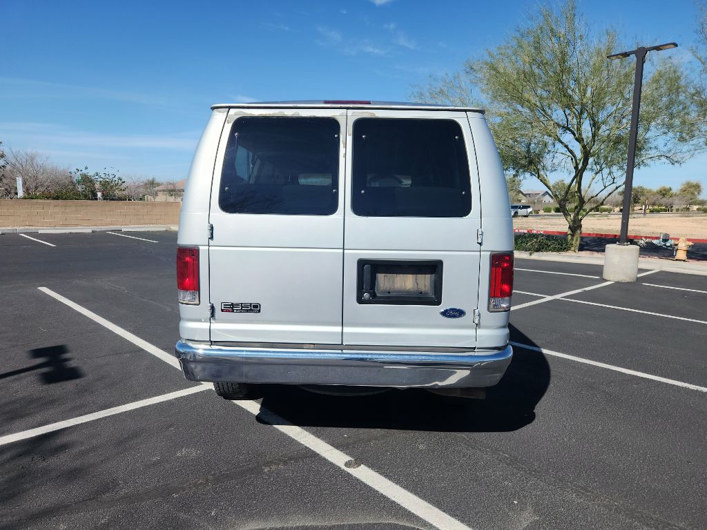 2005 Ford Econoline Image 9
