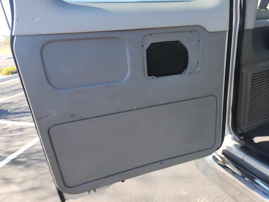 2005 Ford Econoline Image 10