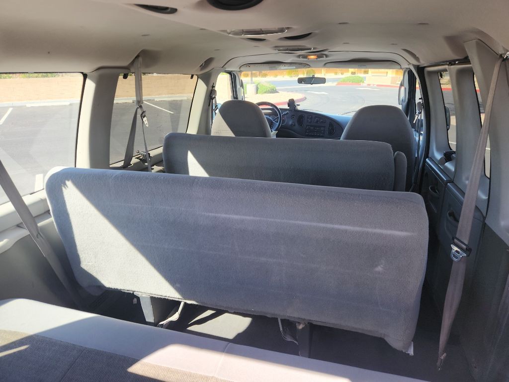 2005 Ford Econoline Image 11
