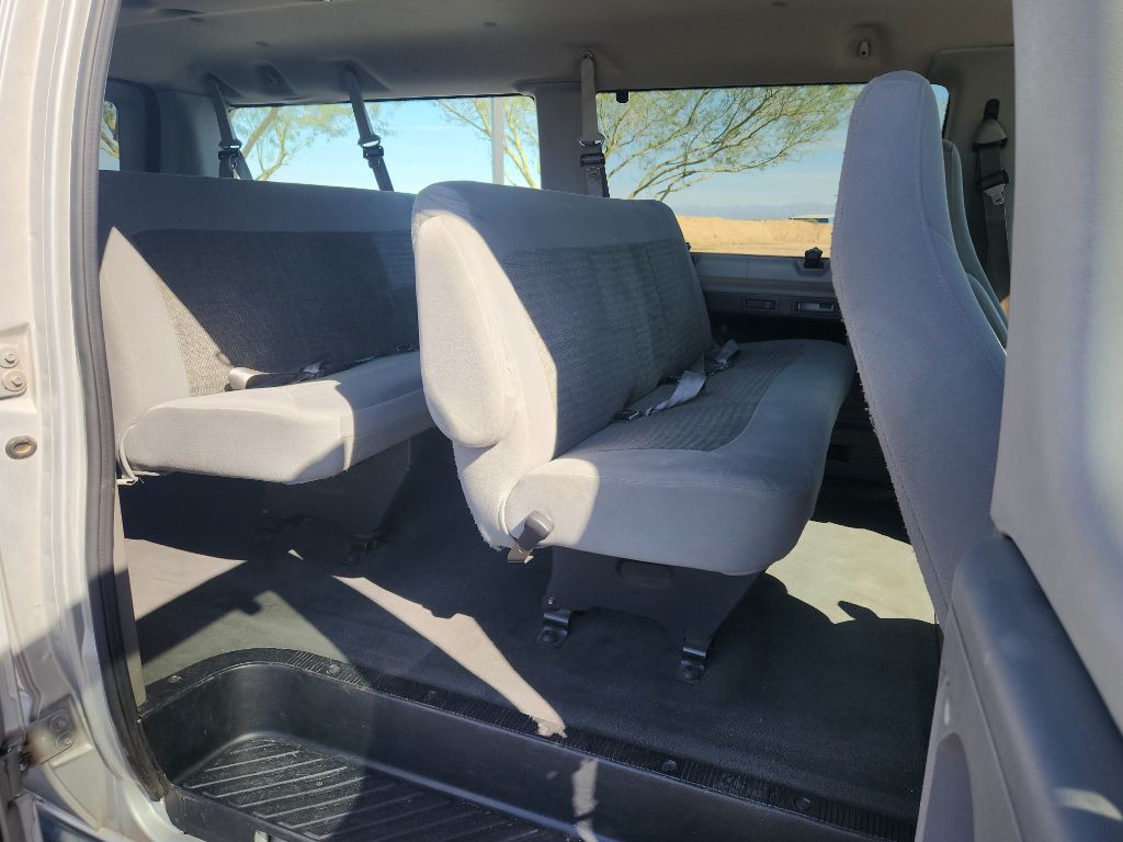 2005 Ford Econoline Image 17