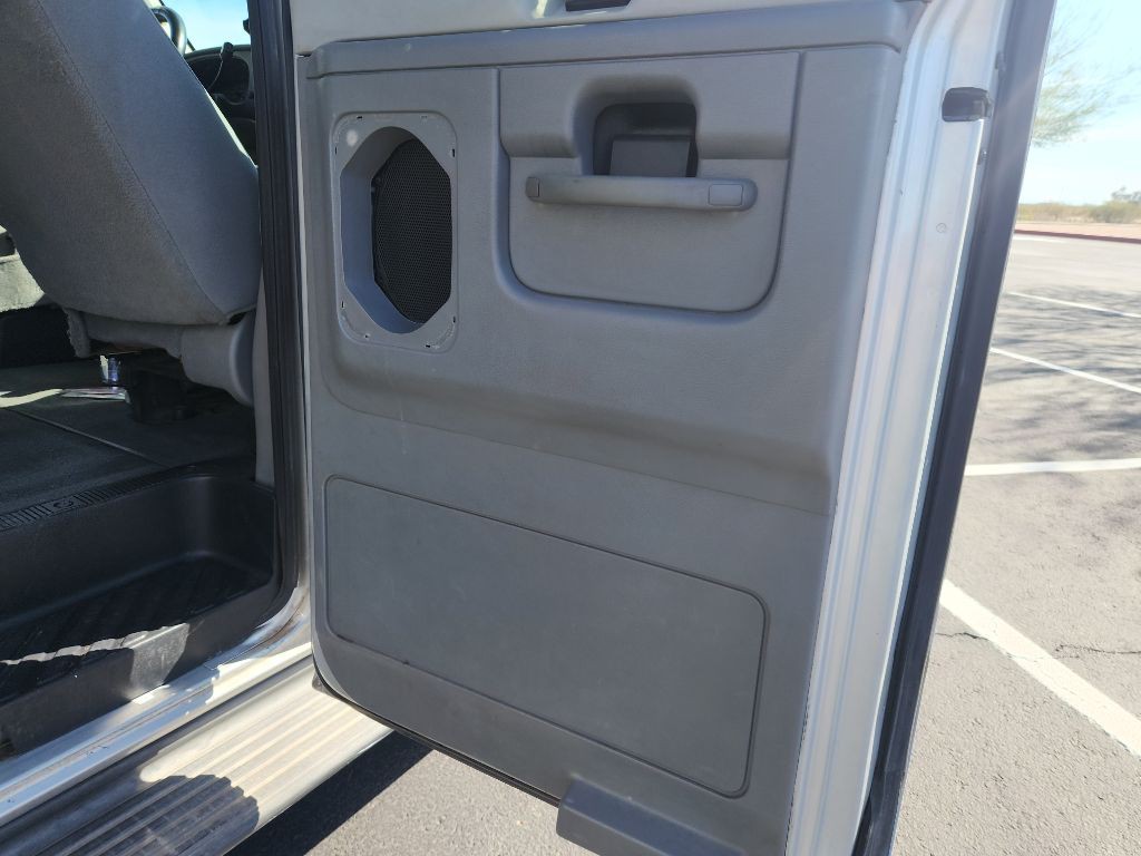 2005 Ford Econoline Image 19