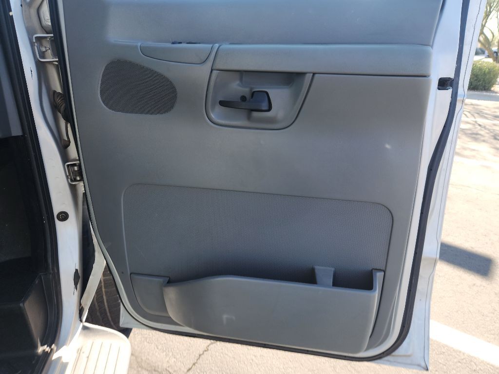 2005 Ford Econoline Image 20