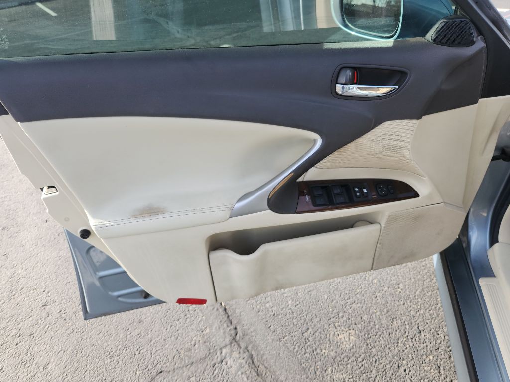2010 Lexus IS Image 9