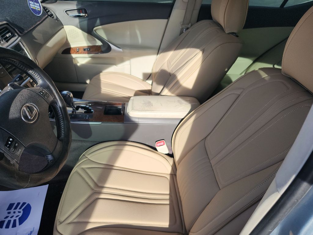 2010 Lexus IS Image 10