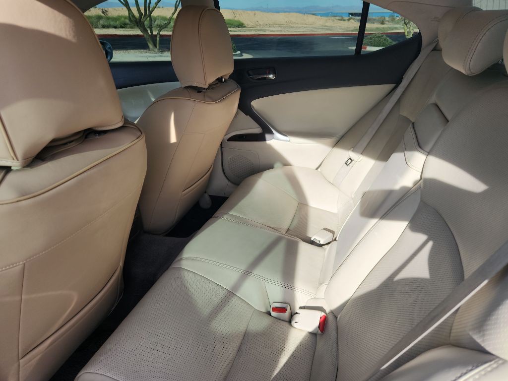 2010 Lexus IS Image 13