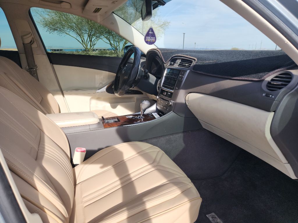 2010 Lexus IS Image 17