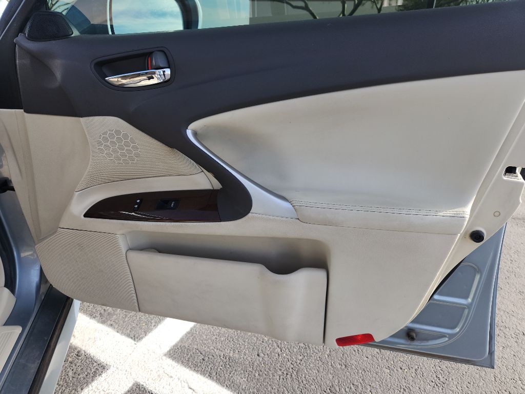 2010 Lexus IS Image 18