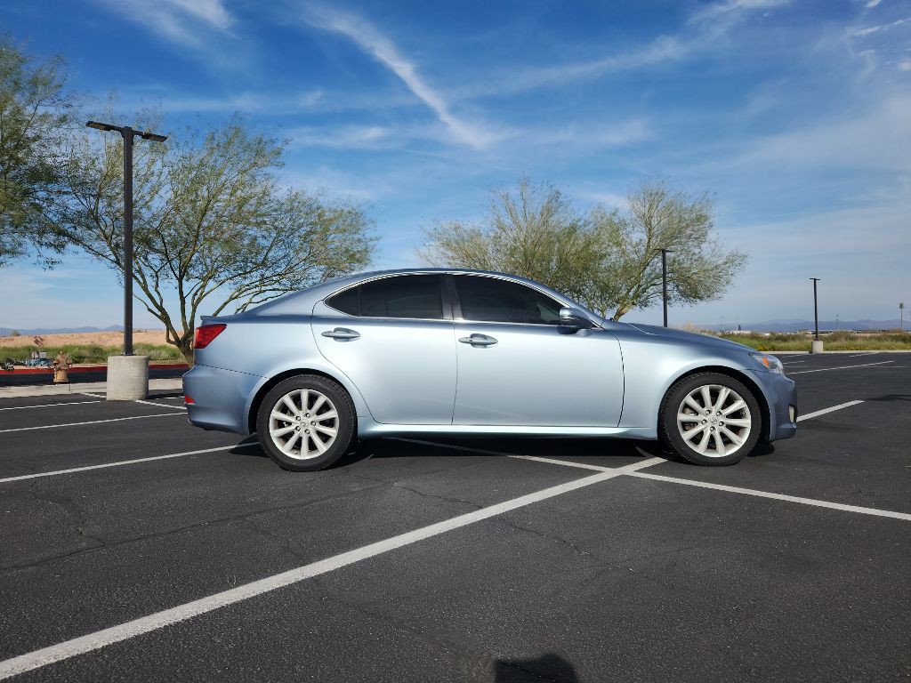 2010 Lexus IS Image 2