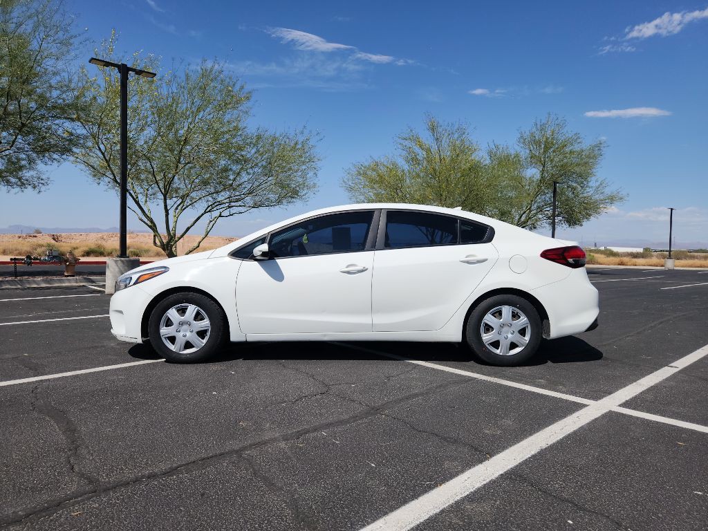 2017 Kia Forte Image 2