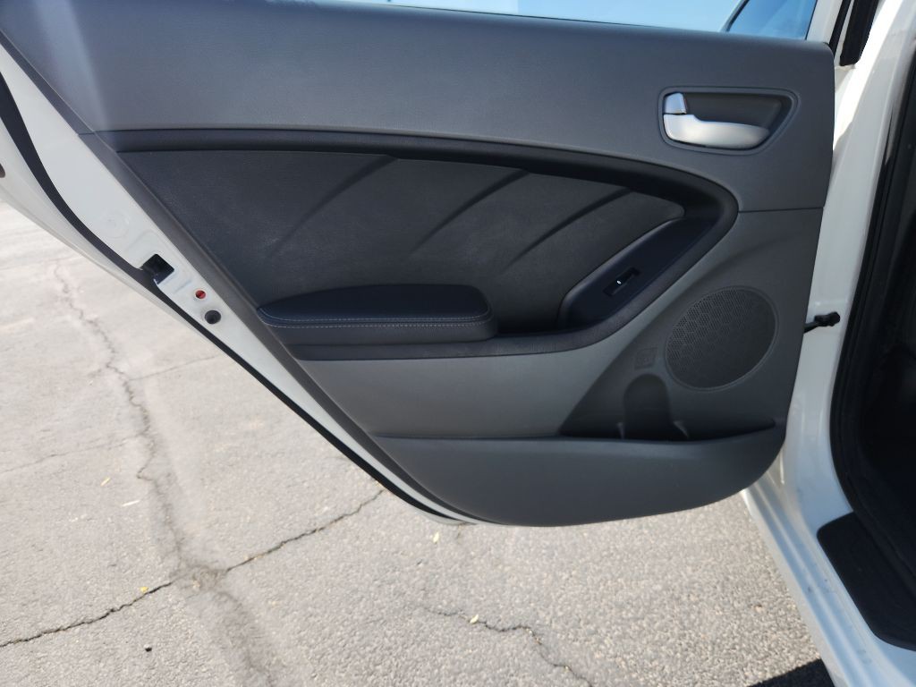 2017 Kia Forte Image 11