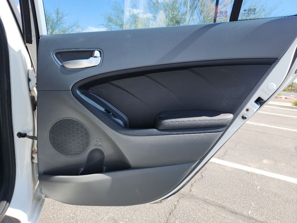 2017 Kia Forte Image 13