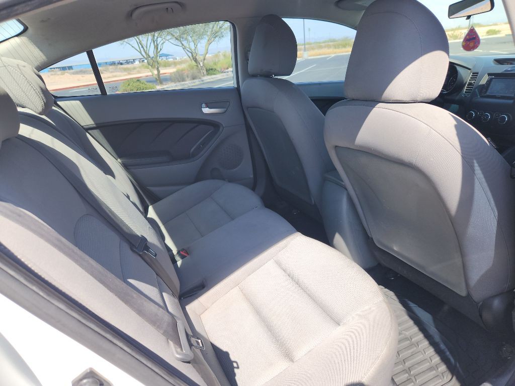 2017 Kia Forte Image 14