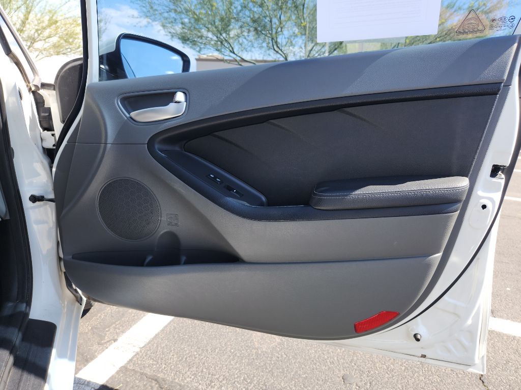 2017 Kia Forte Image 15