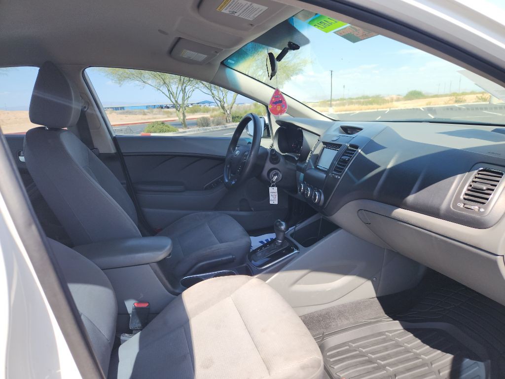 2017 Kia Forte Image 16