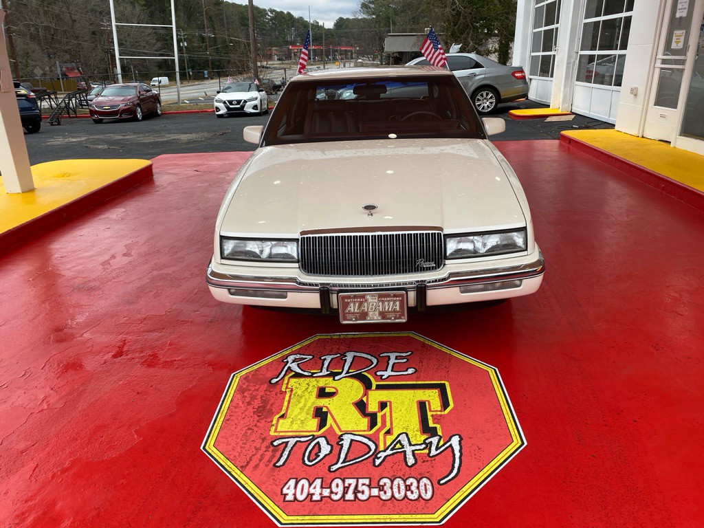 1989 Buick Riviera Image 3