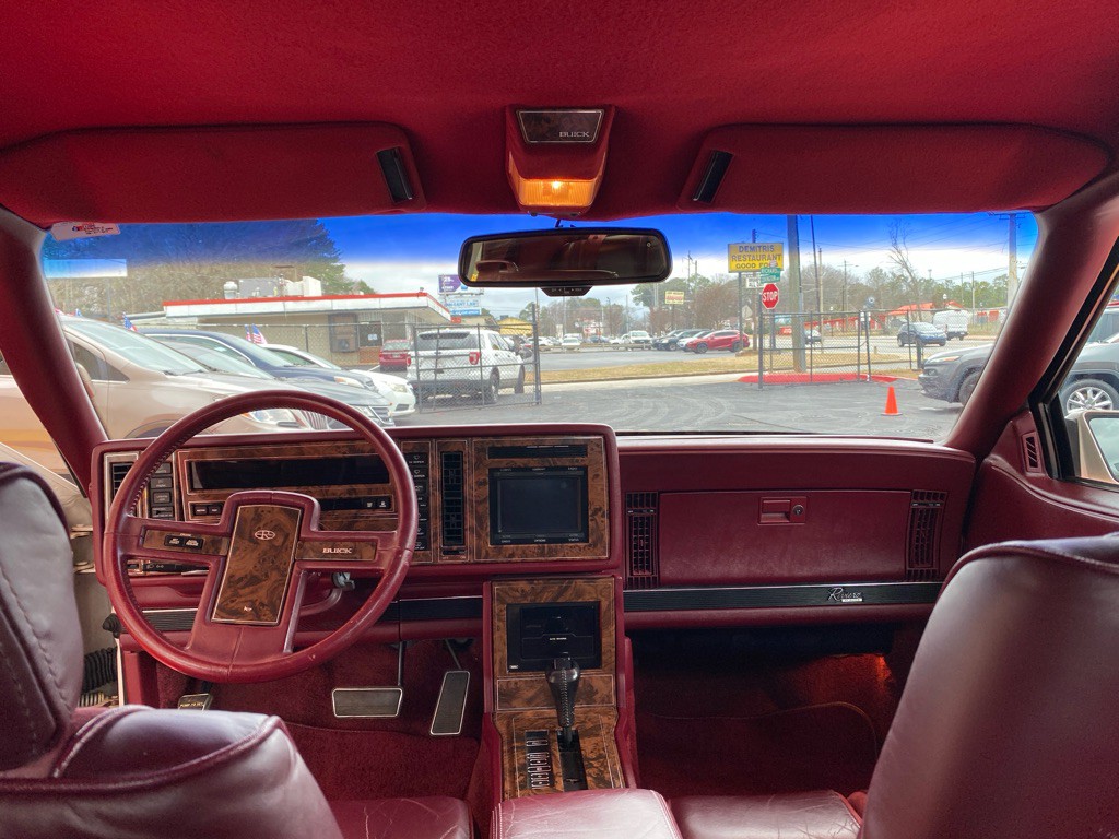 1989 Buick Riviera Image 10