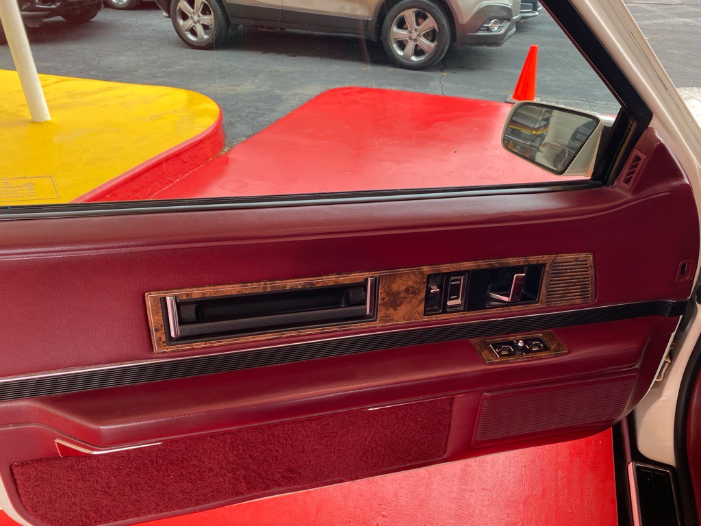 1989 Buick Riviera Image 11