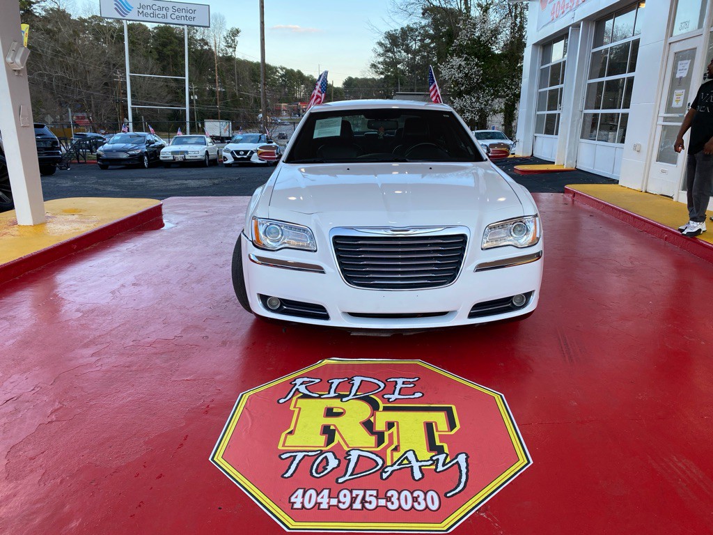 2012 Chrysler 300 Image 2