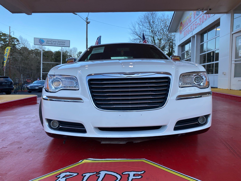 2012 Chrysler 300 Image 5