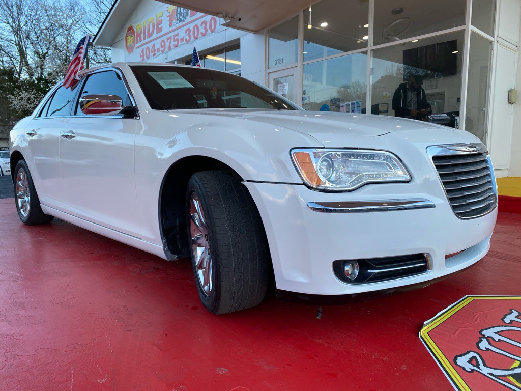 2012 Chrysler 300 Image 6