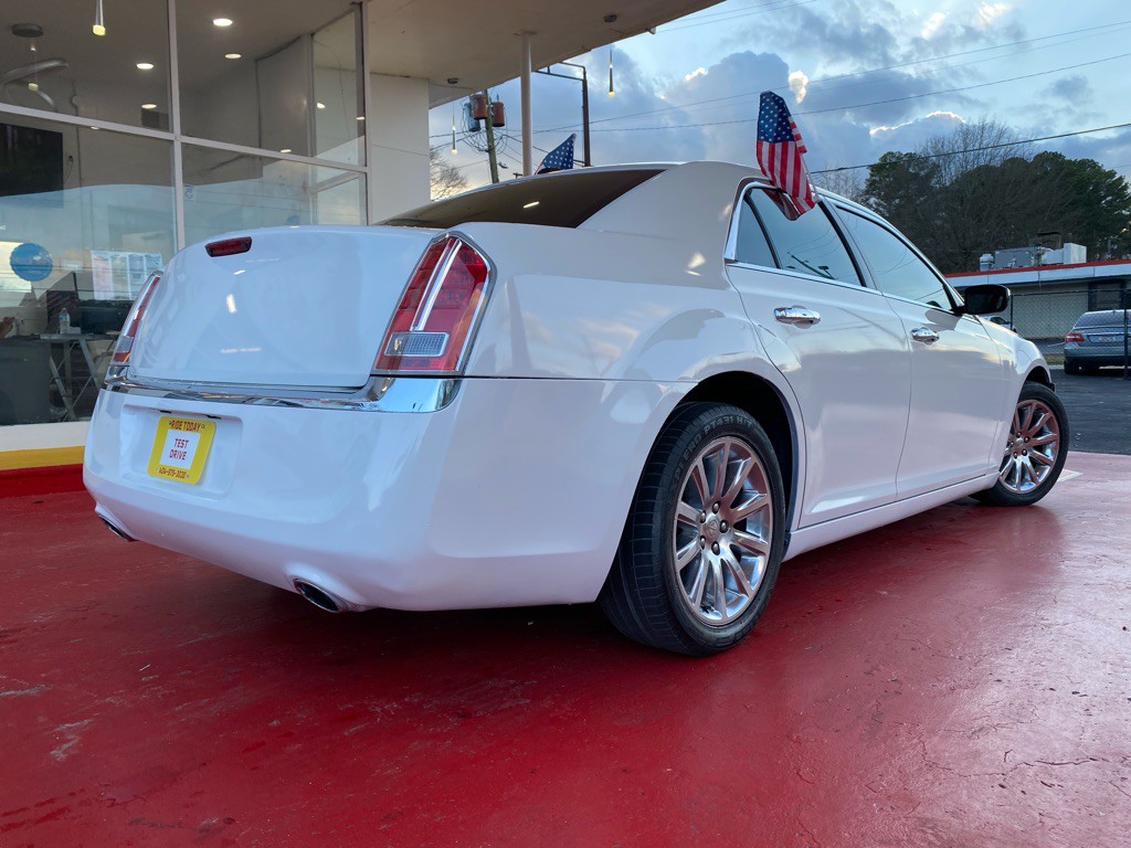 2012 Chrysler 300 Image 7