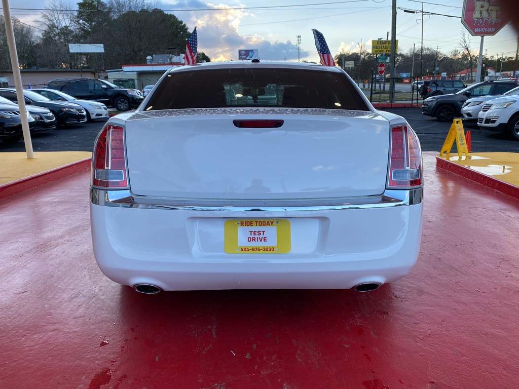 2012 Chrysler 300 Image 8