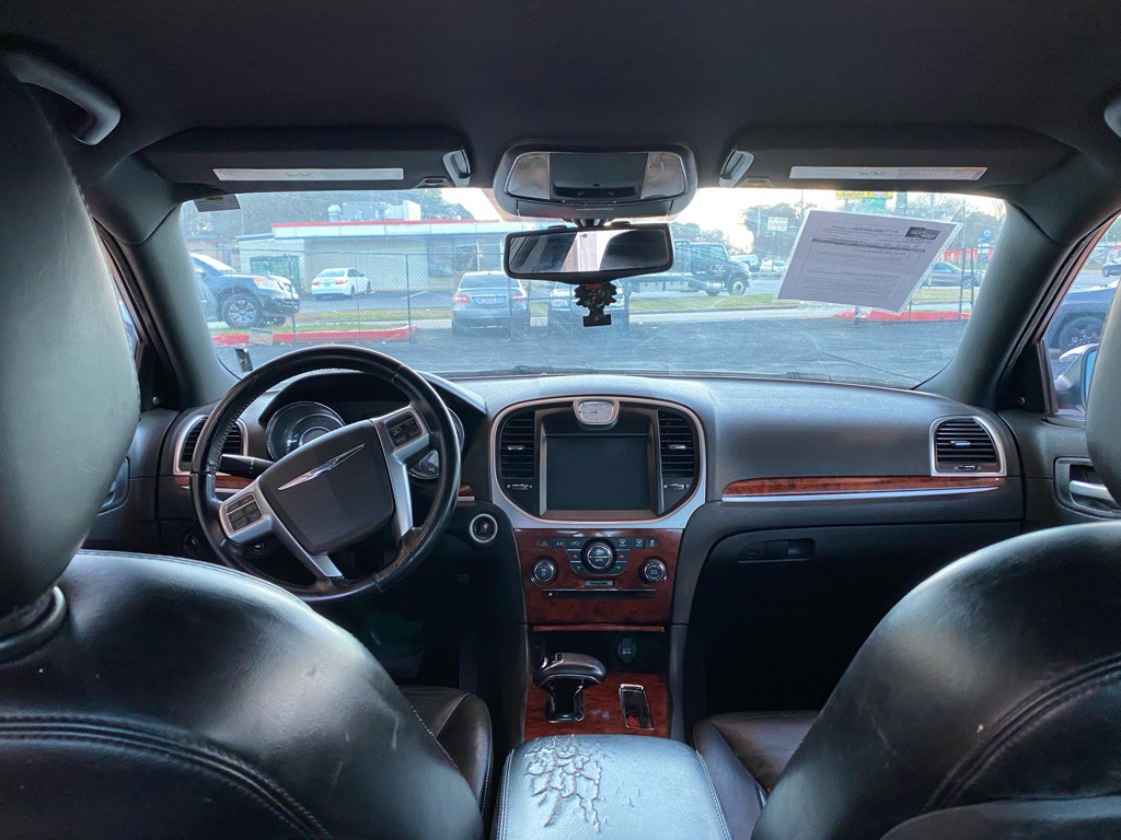 2012 Chrysler 300 Image 13