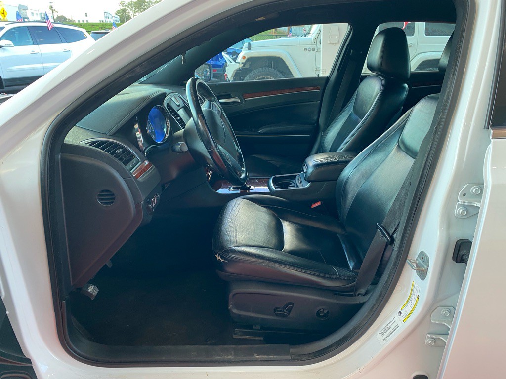 2012 Chrysler 300 Image 14