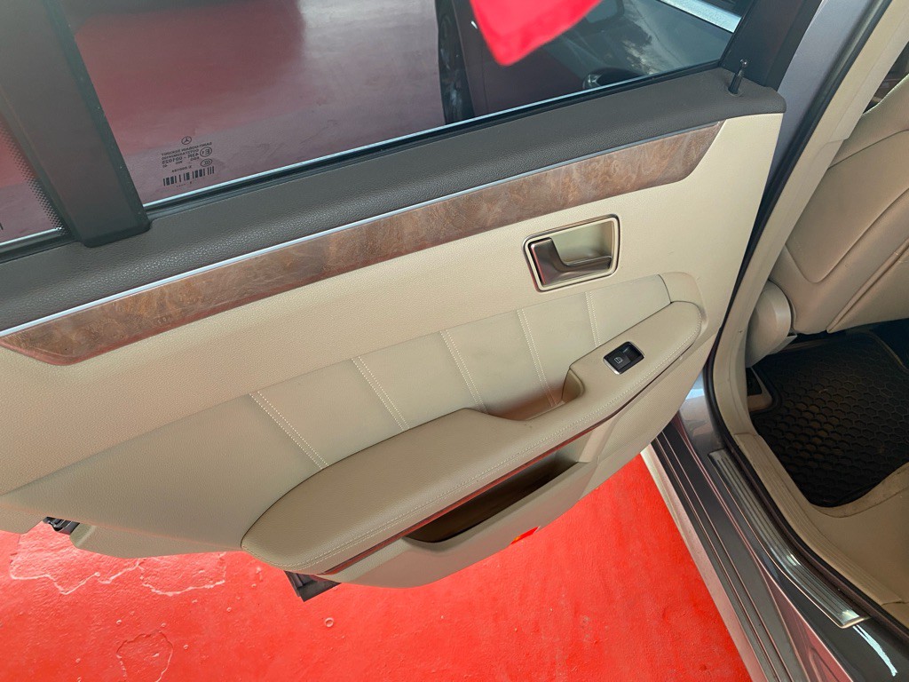 2012 Mercedes-Benz E-Class Image 13