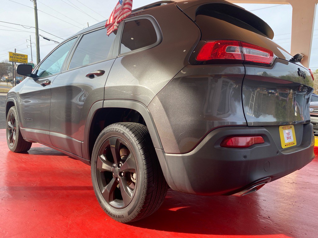 2017 Jeep Cherokee Image 11