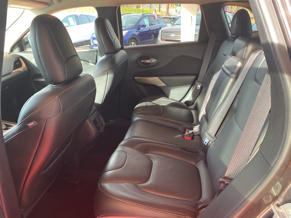 2017 Jeep Cherokee Image 12