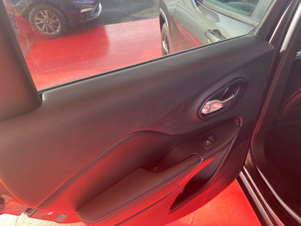 2017 Jeep Cherokee Image 13