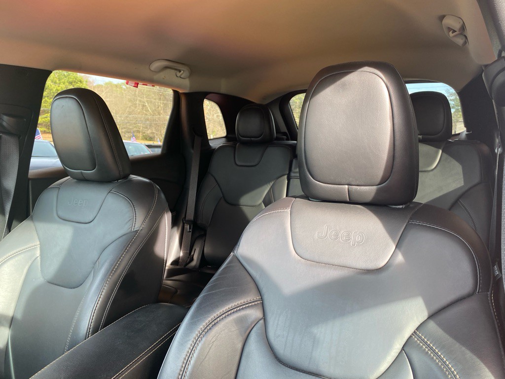 2017 Jeep Cherokee Image 16