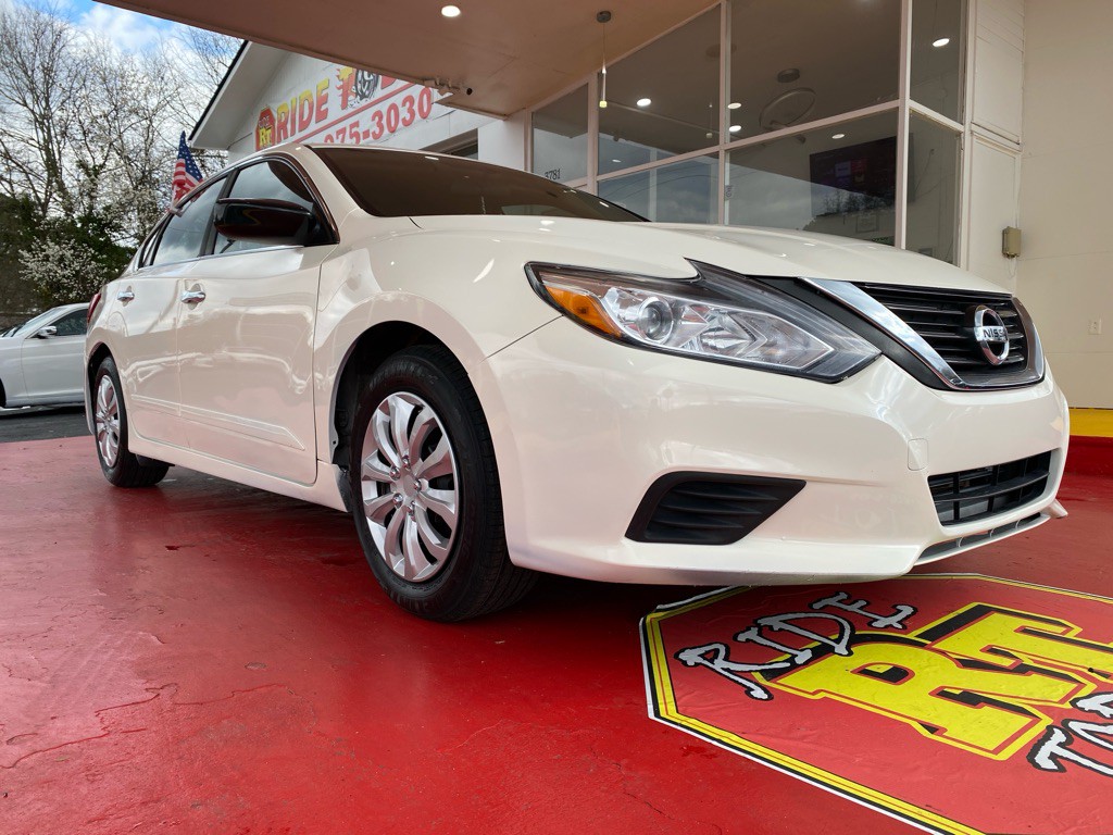 2016 Nissan Altima Image 6