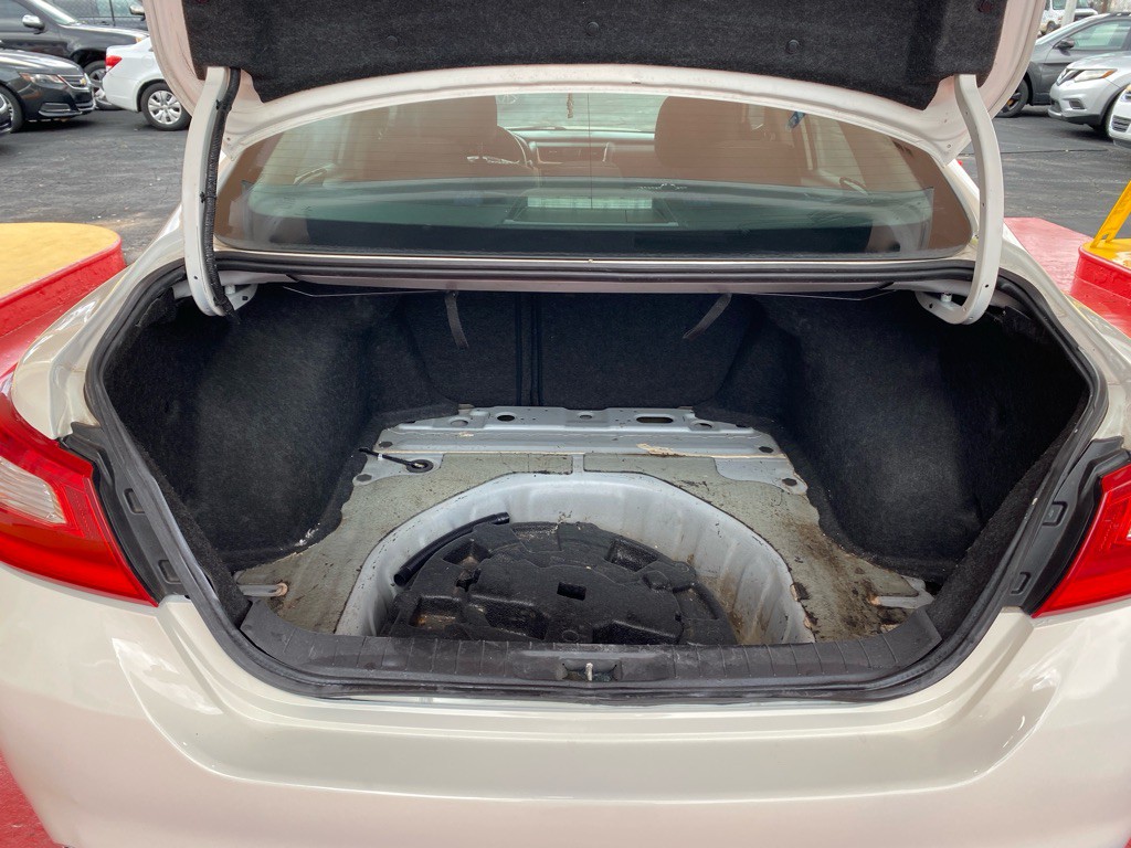 2016 Nissan Altima Image 9