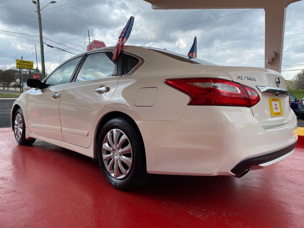 2016 Nissan Altima Image 10